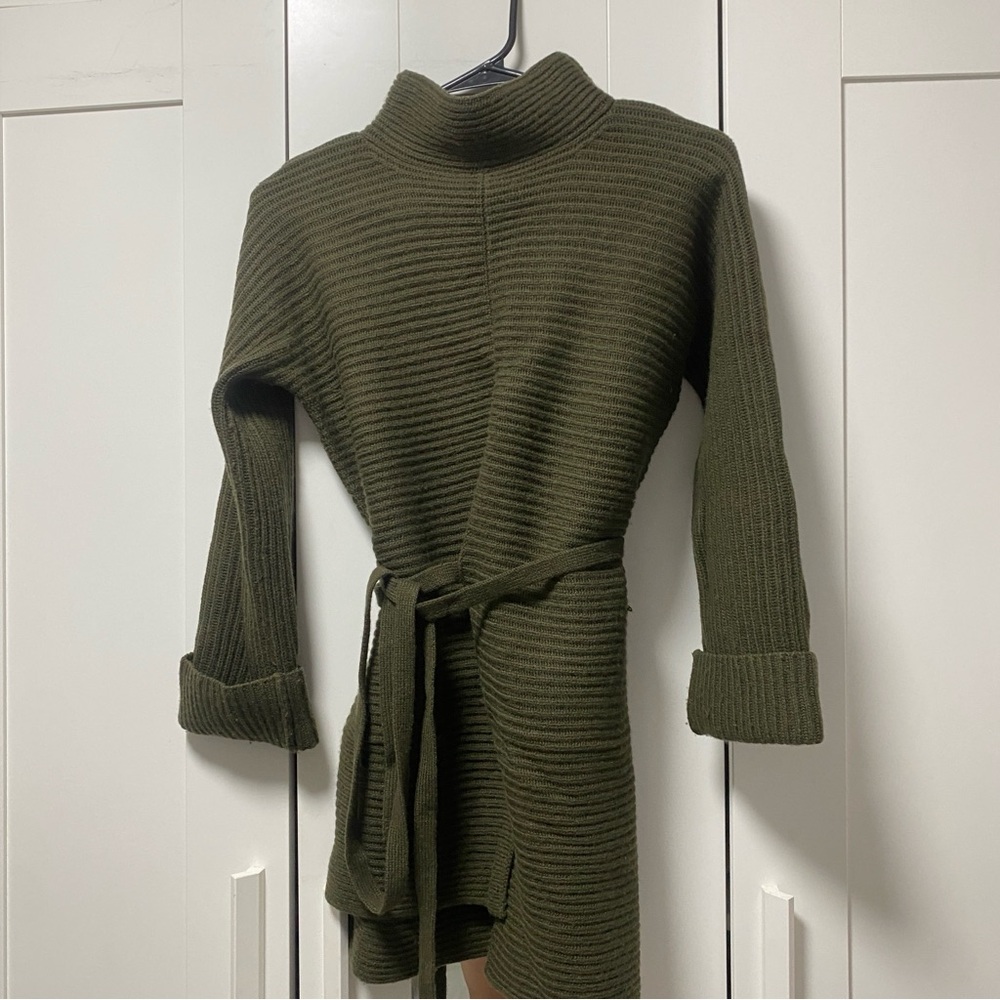 Vince Olive Green Ribbed Knit Sweater 70% wool 30% cashmere